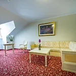 Hotel Sobienie Krolewskie 4*