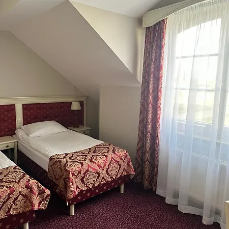 Sobienie Krolewskie 4* Sobienie Szlacheckie