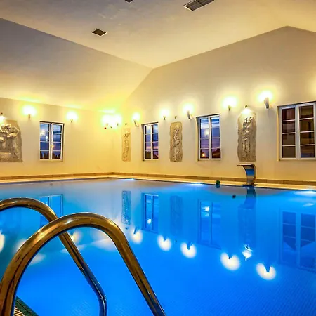 Sobienie Krolewskie Отель 4*