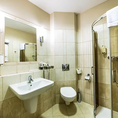 Отель Sobienie Krolewskie 4*