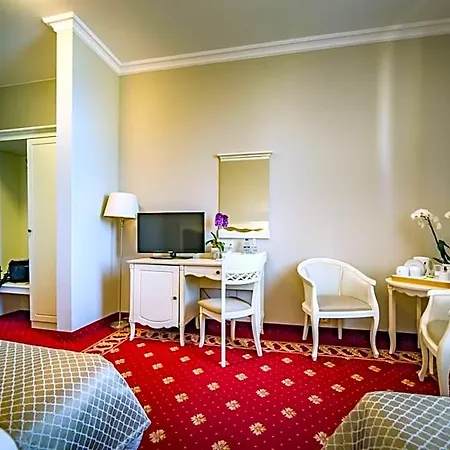 Hotel Sobienie Krolewskie Sobienie Szlacheckie