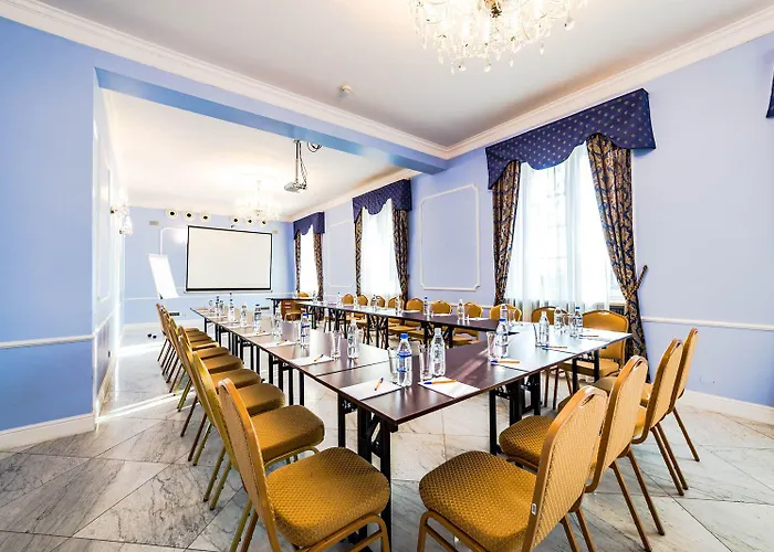 Hotel Sobienie Królewskie 4*