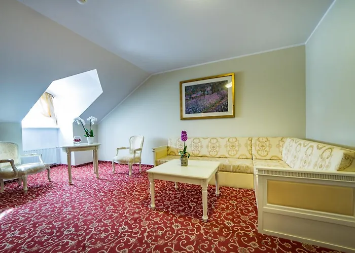 Hotel Sobienie Krolewskie 4*